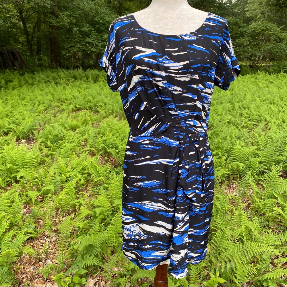 BCBGMAXAZRIA DRESS BLUE WHITE BLACK Size MEDIUM